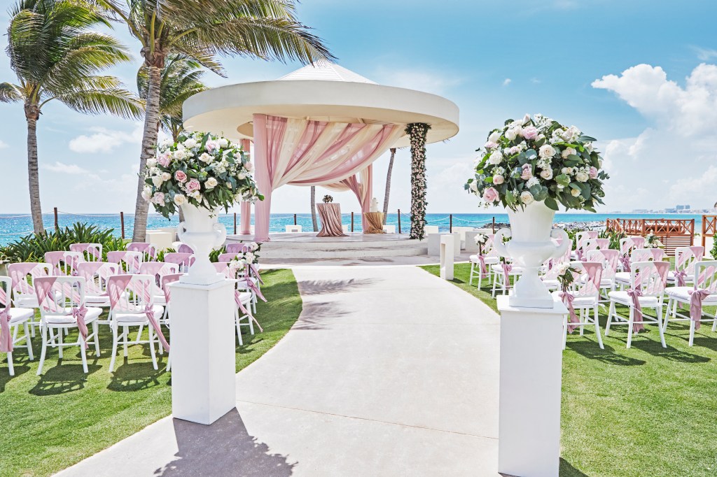 Discover Why Hyatt Ziva Cancun is the Top Choice for Destination Weddings in Cancun,&nbsp;Mexico